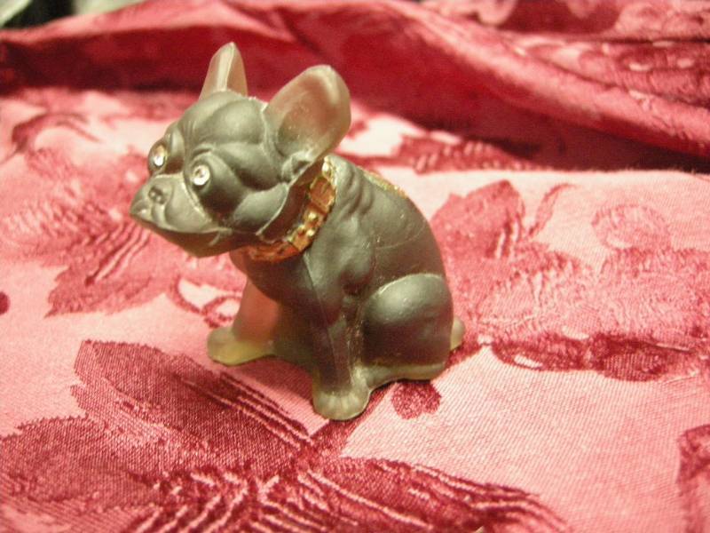 lot 13 image: Westmorland Glass Bulldog