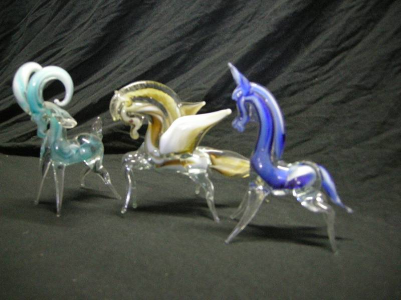 lot 12 image: Art Glass Figures