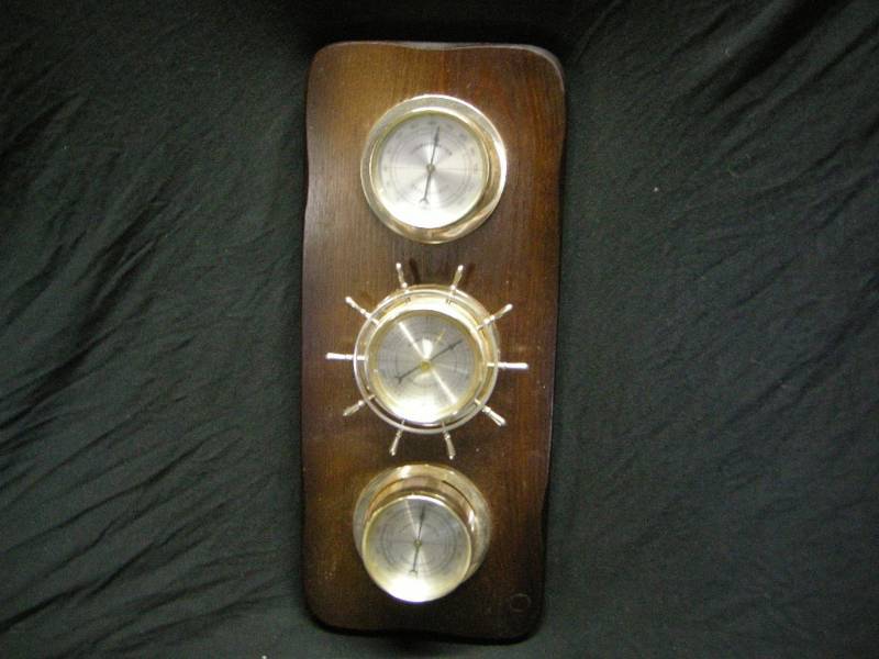 lot 17 image: Vintage Springfield Instrument Co Barometer Set