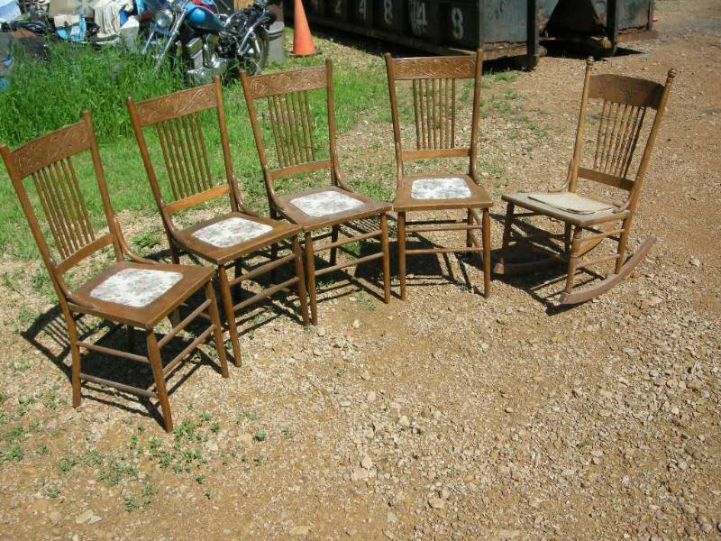 lot 4 image: Antique Chairs