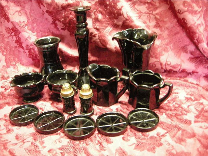 lot 20 image: Group Vintage Black Milk Glass