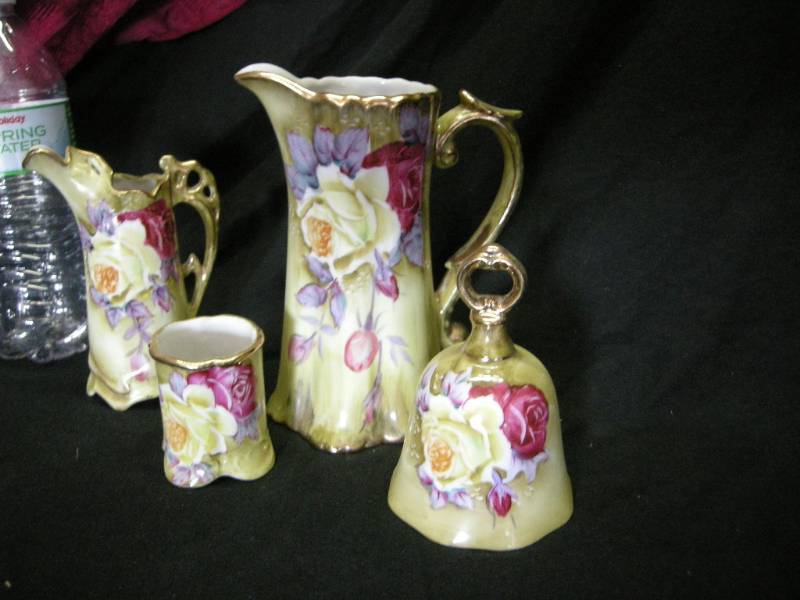 lot 24 image: Vintage Nippon Roses Set
