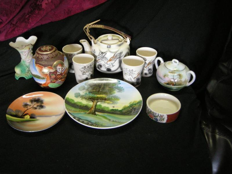lot 26 image: Vintage Japan Wares