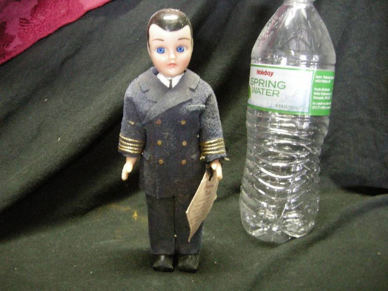 lot 37 image: Vintage Carlson Dolls - Naval Officer