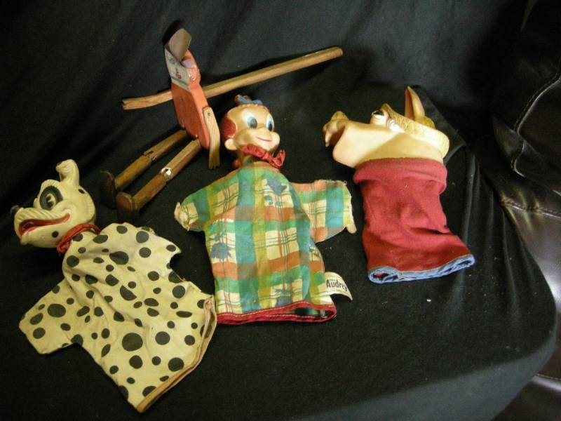 lot 50 image: Vintage Hand Puppets