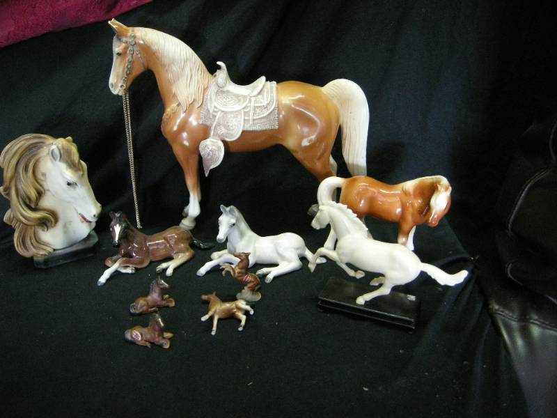 lot 52 image: Group Vintage Horse Figures