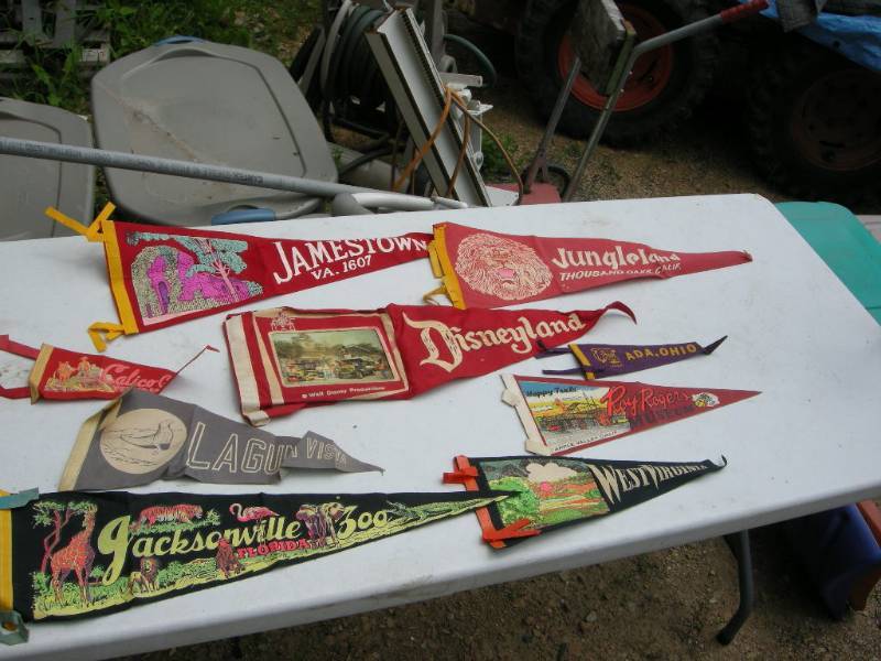 lot 46 image: Vintage Souvenir Pennants