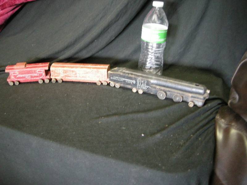 lot 54 image: Vintage Miamicraft Lines Wooden Train