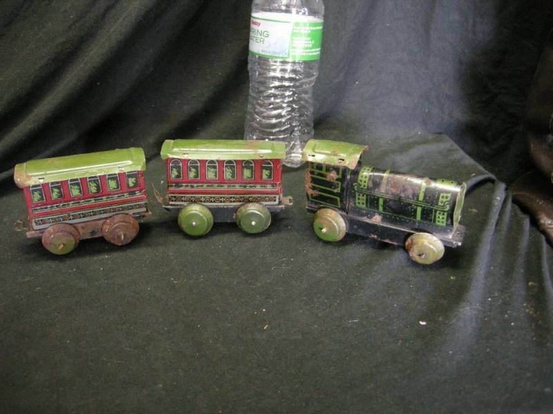 tin toy trains vintage