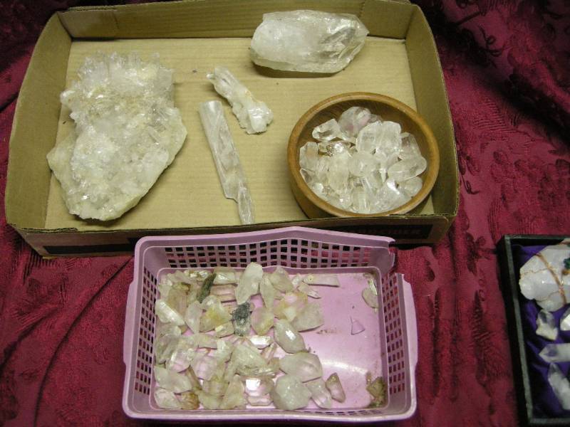 lot 65 image: Group WhiteClear CrystalsMinerals