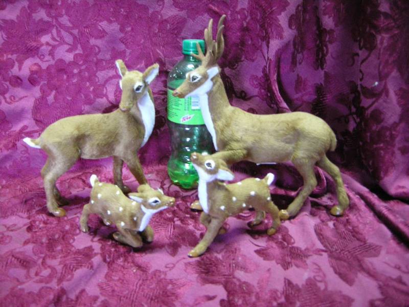 lot 81 image: Deer Family