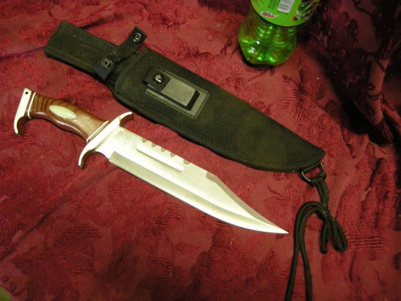 lot 82 image: Large Hunting Knife