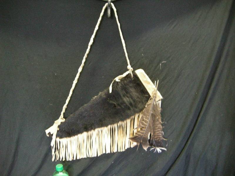 lot 90 image: Native American LeatherHide Arrow Quiver