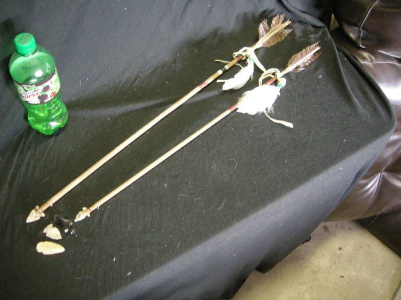 lot 91 image: Native American Authentic Look Arrows and Arrowheads