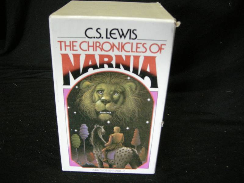 lot 100 image: C.S.Lewis The Chronicles of Narnia Book Set
