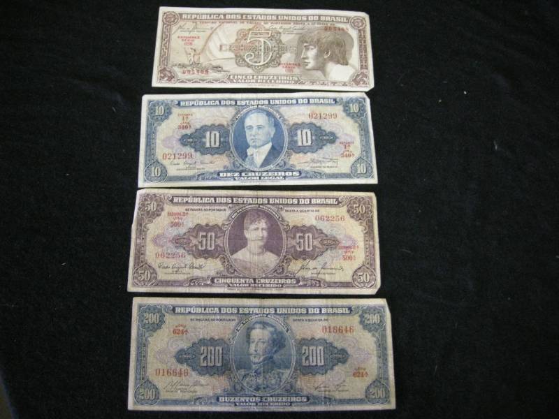 lot 111 image: Vintage Brasil Paper Currency Bills