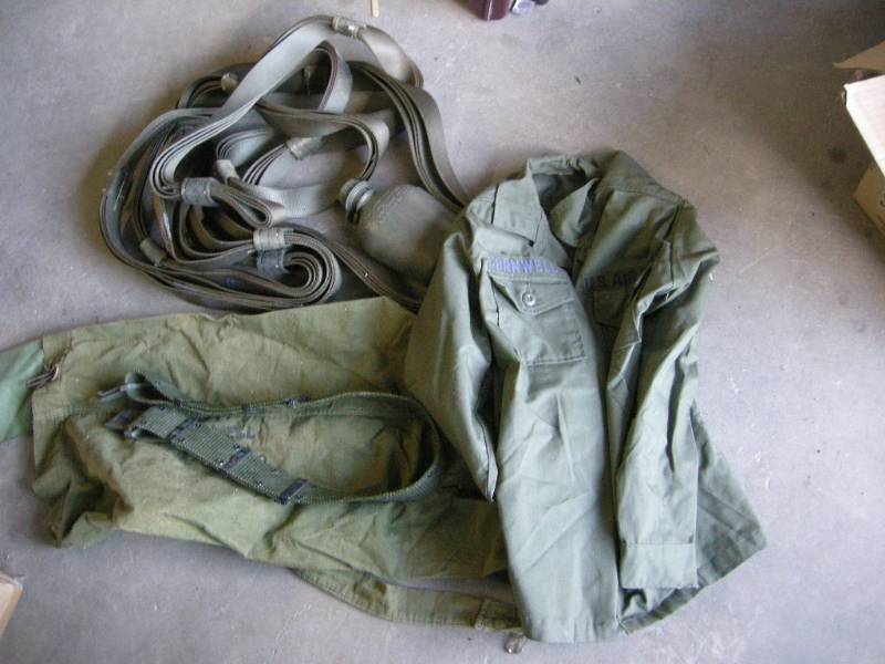 lot 136 image: Military Issue Items