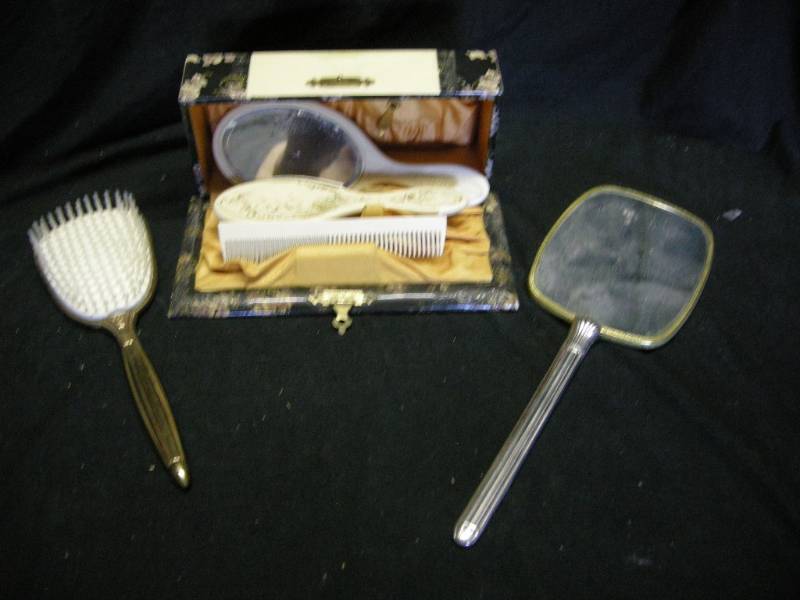 lot 144 image: Antique MirrorBrush Vanity Set