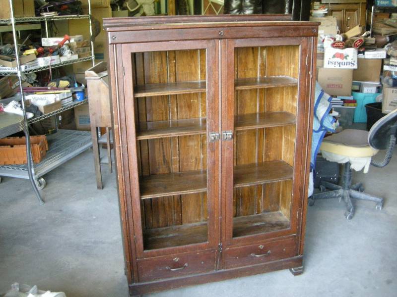 lot 2 image: Antique Oak Library Cabinet