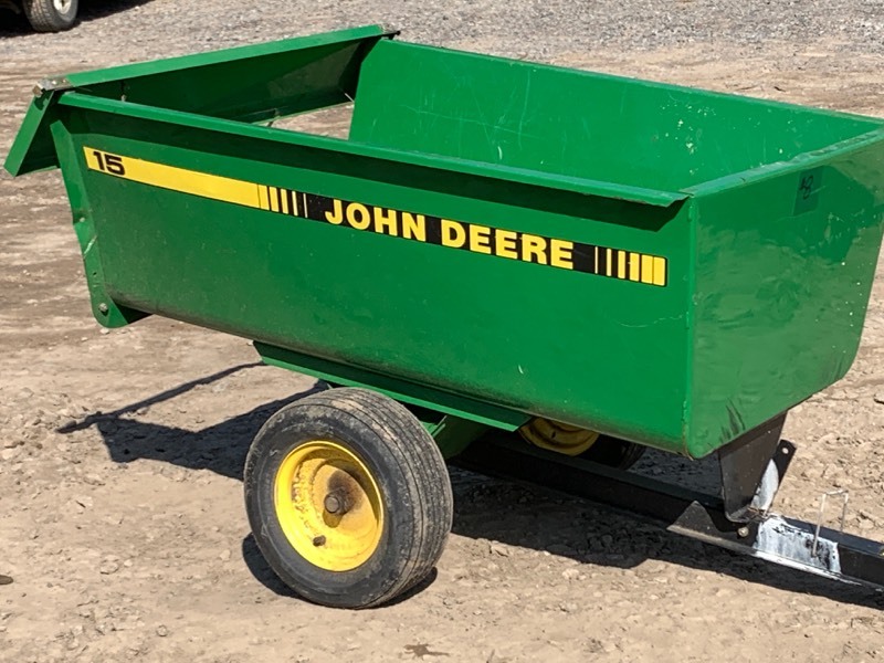 lot 8 image: John Deere Lawn Tractor Trailer