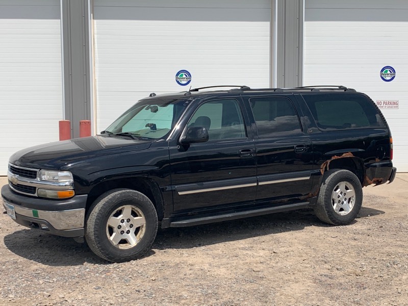 lot 1A image: 2005 Chevrolet Suburban LT