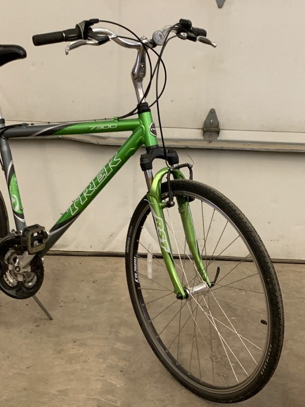 lot 11 image: Trek 7300 Bicycle