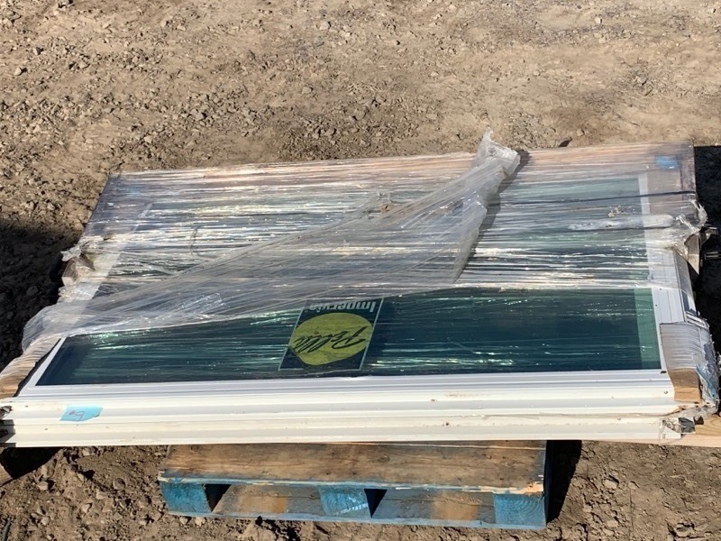 lot 9 image: (2) Pella Windows