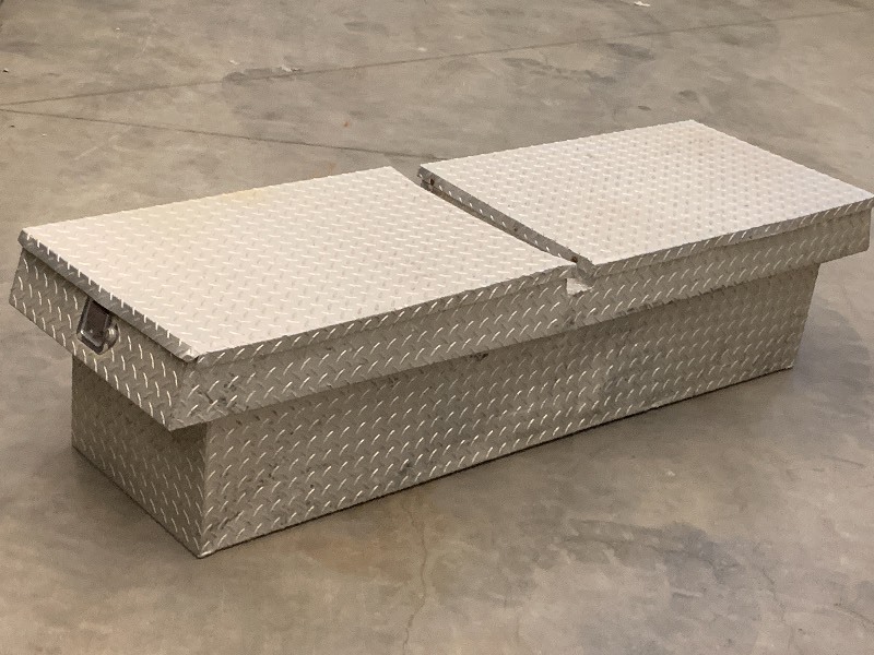 lot 33 image: Aluminum Truck Toolbox