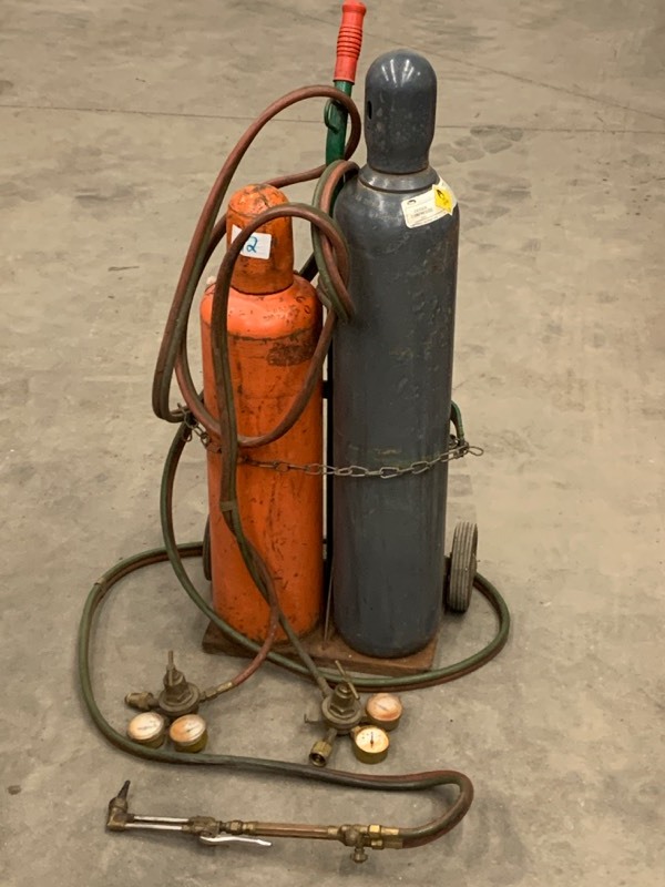 lot 42 image: Oxi-Acetylene Torch Set With Cart