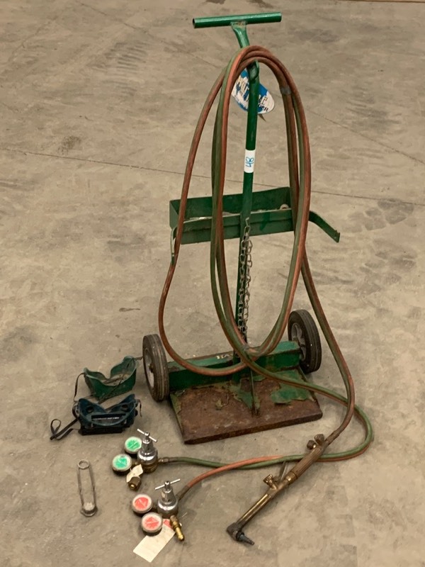 lot 48 image: Harper Torch Cart With Oxi-Acetylene Hose  Torch Set