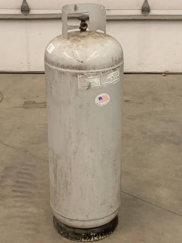 lot 51 image: Full 100# LP Tank