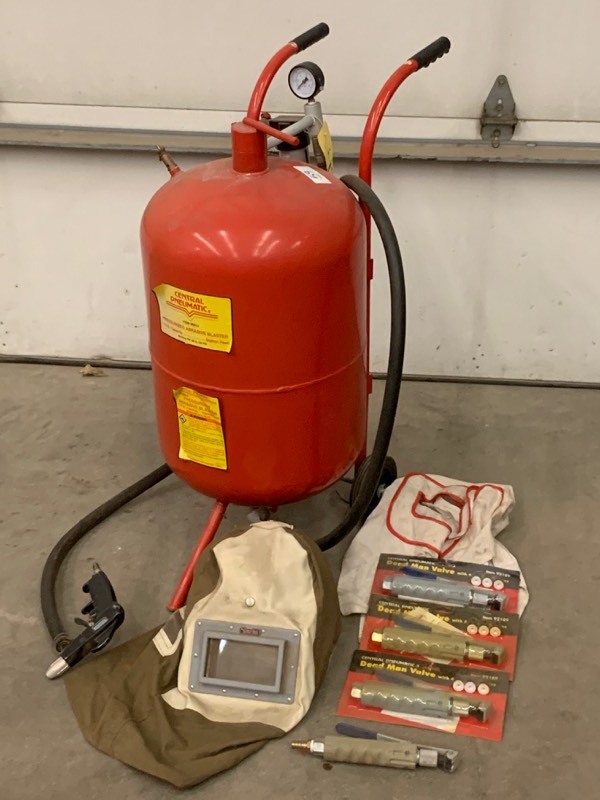 lot 59 image: Central Abrasive Blaster