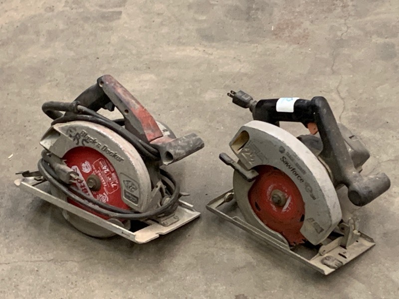 lot 80 image: (2) Black & Decker 7.25 Circular Saws