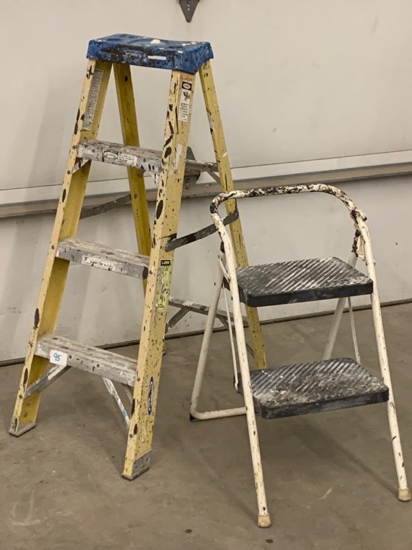 lot 95 image: Step Stool & 4ft Step Ladder