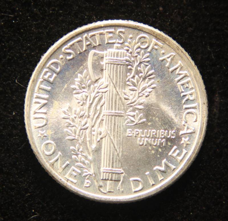 lot 38 image: 1943-D MERCURY DIME BU MS65 FSB full split bands