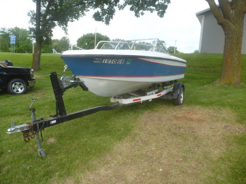 lot 15 image: 1978 Lund Fiberglass Boat