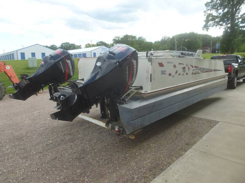 lot 5 image: 1995 Hugh MC Ginnis Pontoon