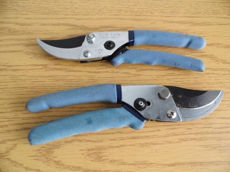 2 Pair Fiskars
