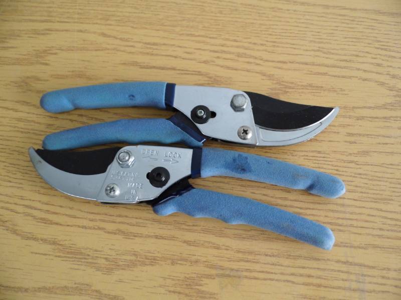 2 Pair Fiskars