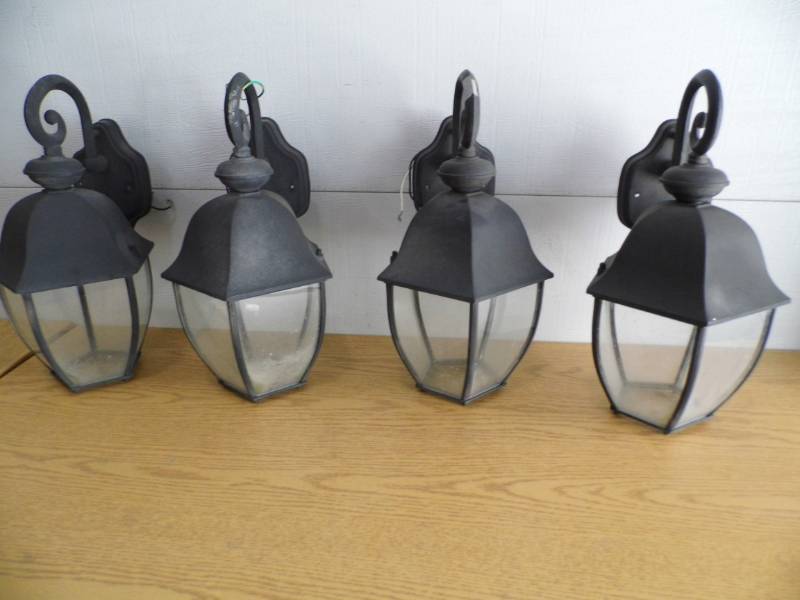 Lot of 4 Light Fixtures