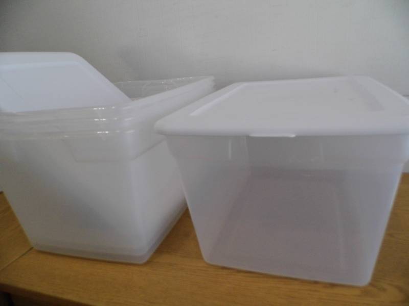 Lot of 4 Clear Totes w Lids