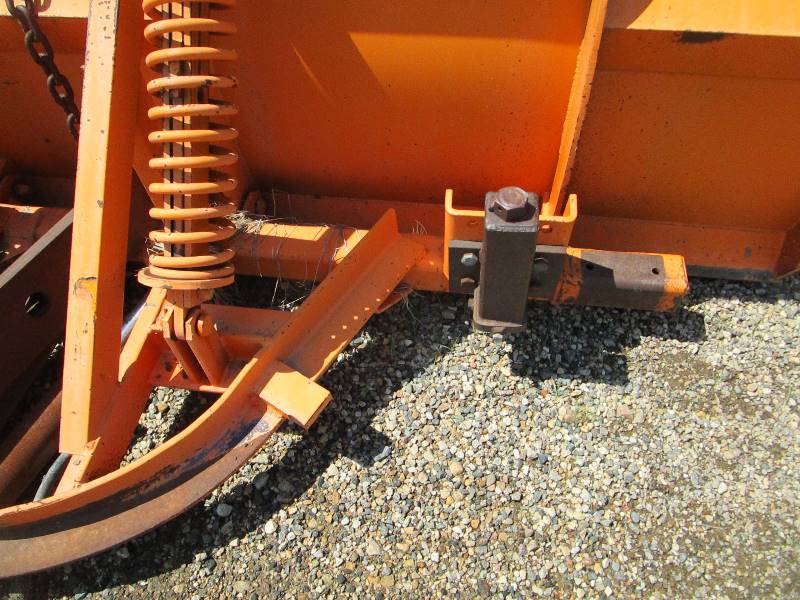 lot 32 image: 11 Snowplow