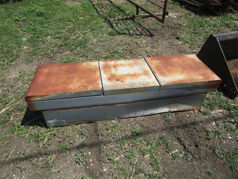 lot 55 image: Steel Pickup Toolbox