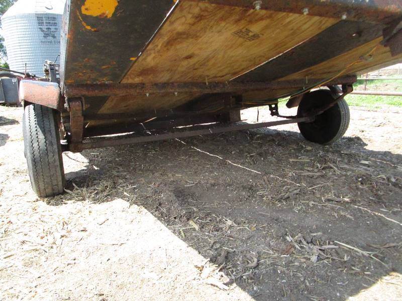 lot 59 image: Snowmobile Trailer