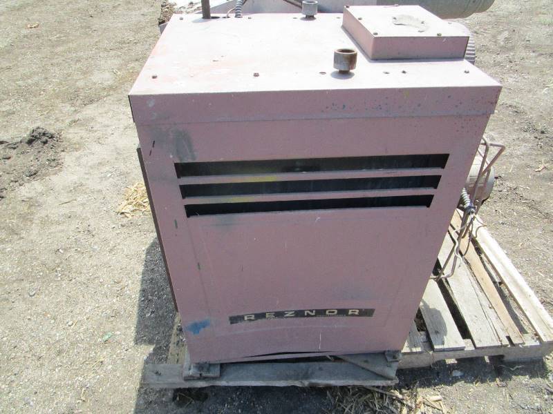 lot 67 image: Reznor XL-170 Shop Heater