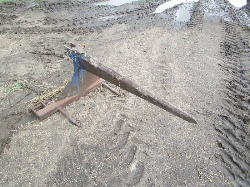 lot 69 image: 3 Point Bale Fork
