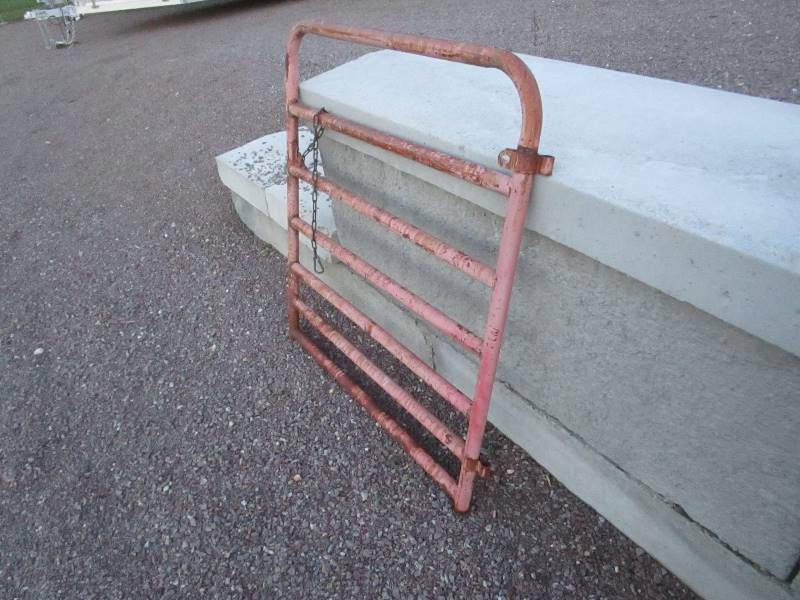 lot 81 image: 4 X 4 Gate