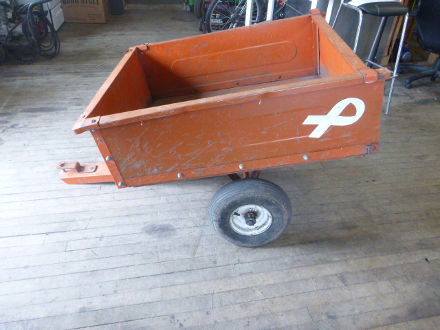 lot 3 image: Garden Trailer