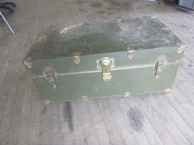 lot 6 image: Vintage Chest