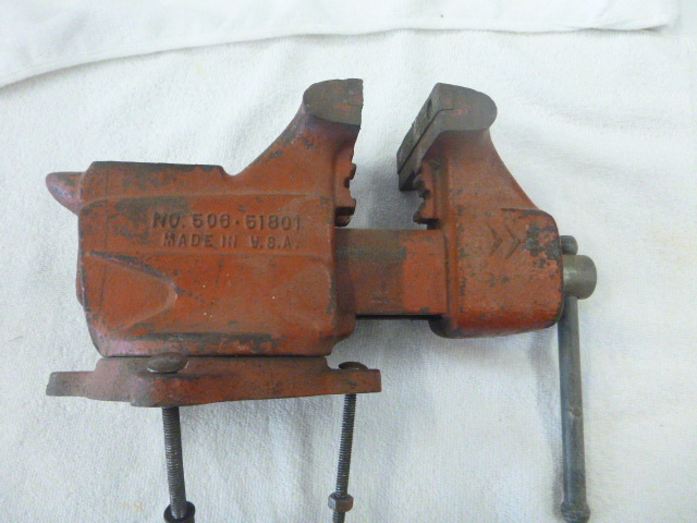 lot 19 image: Craftsman 4 Bench Vice